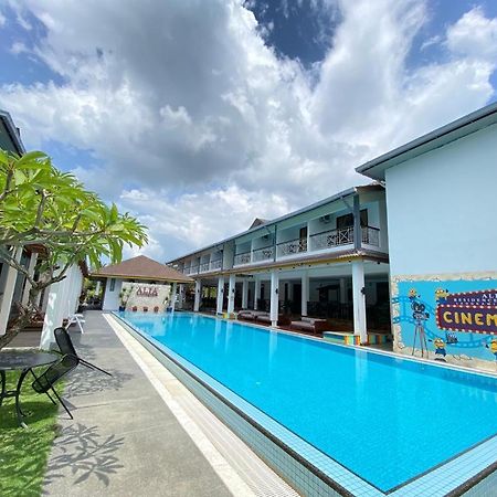 Alia Residence Business Resort Padang Mat Sirat Eksteriør bilde