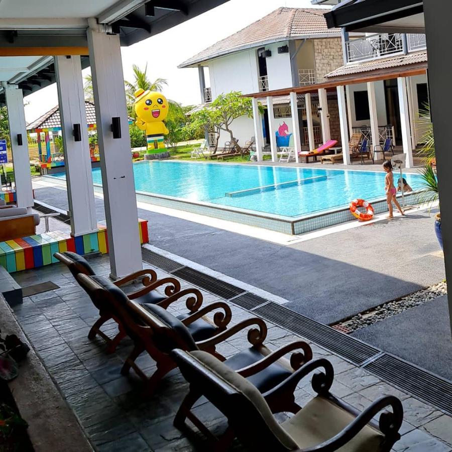 Alia Residence Business Resort Padang Mat Sirat Eksteriør bilde