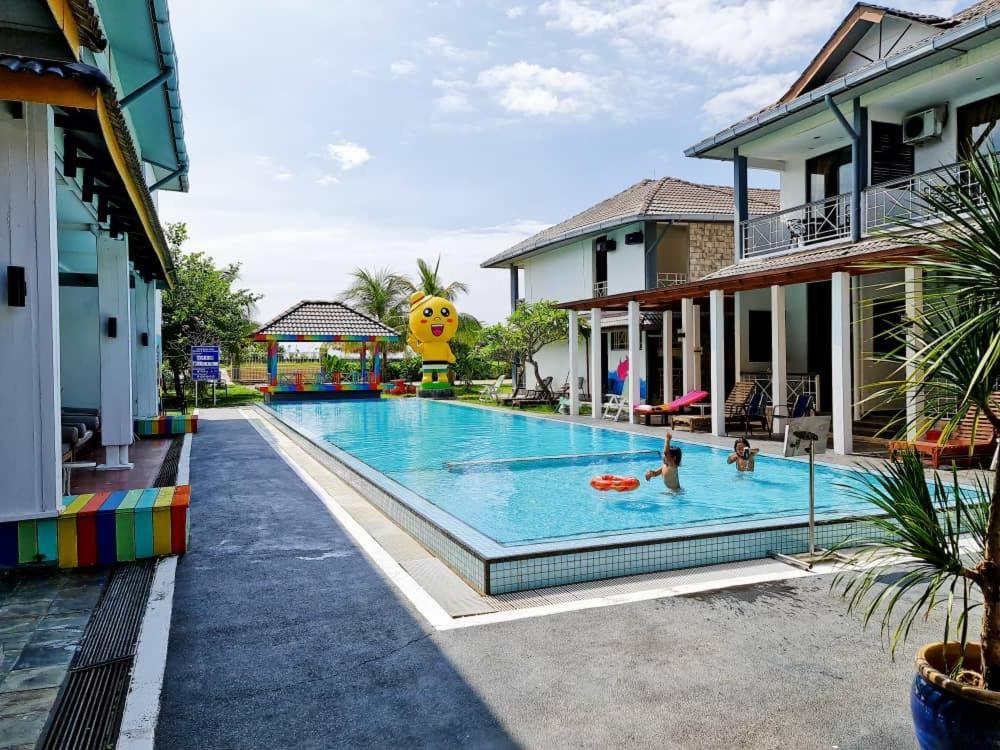 Alia Residence Business Resort Padang Mat Sirat Eksteriør bilde