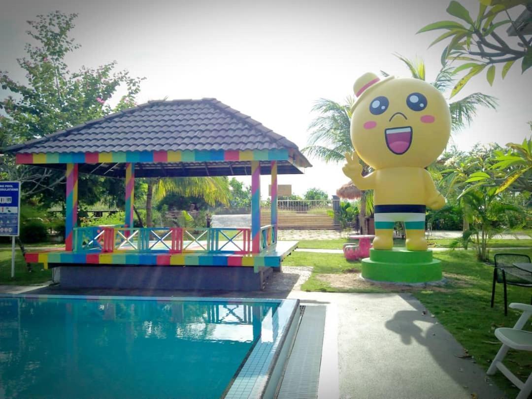 Alia Residence Business Resort Padang Mat Sirat Eksteriør bilde