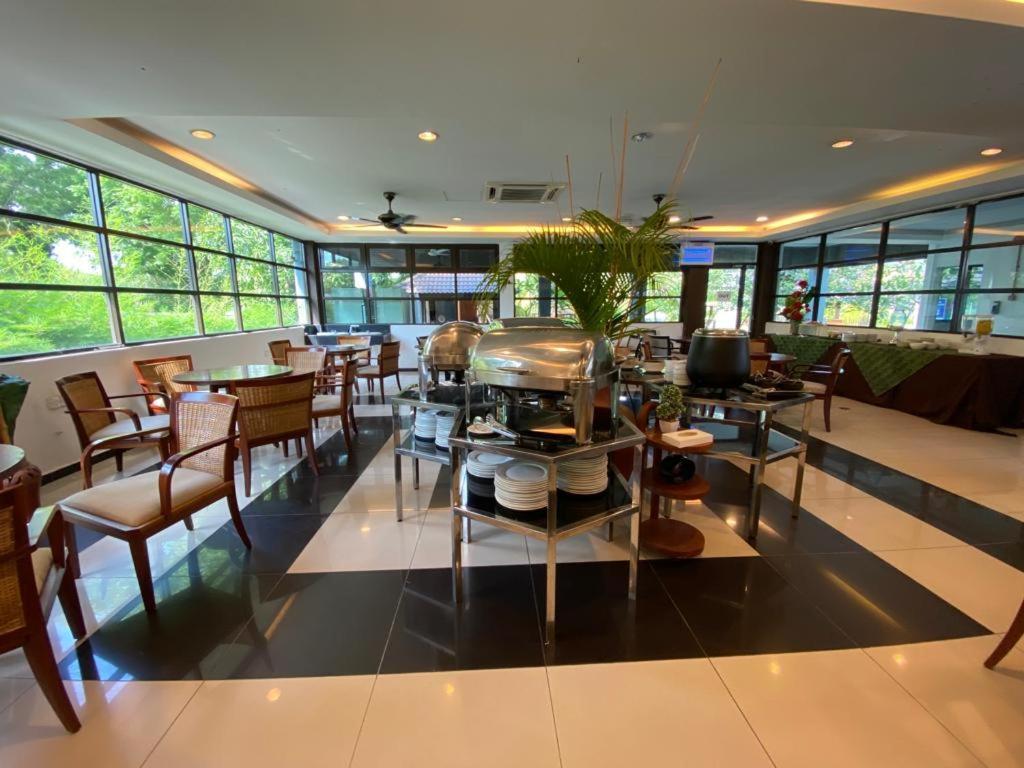 Alia Residence Business Resort Padang Mat Sirat Eksteriør bilde