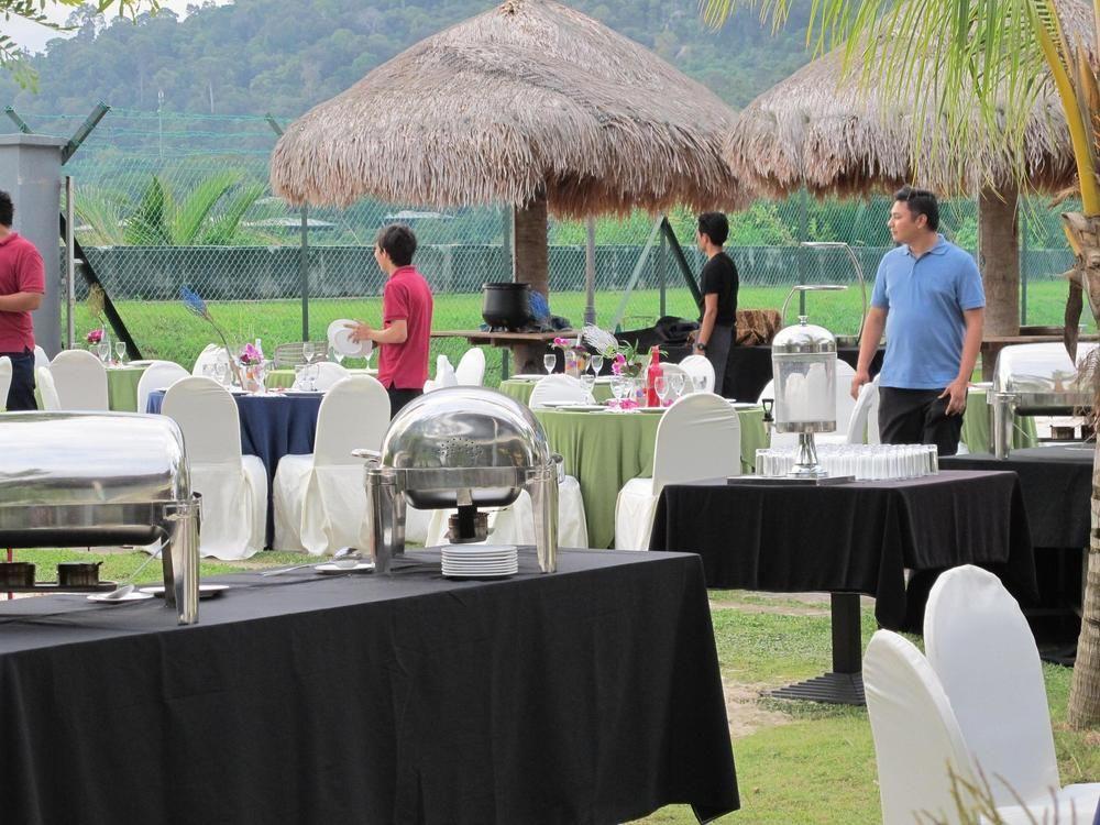 Alia Residence Business Resort Padang Mat Sirat Eksteriør bilde