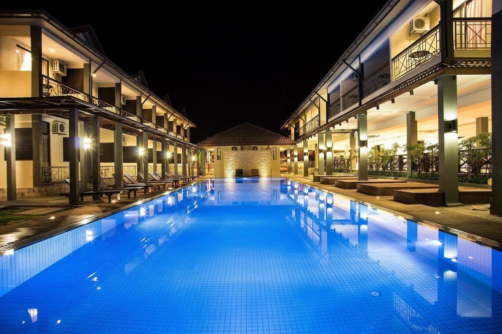 Alia Residence Business Resort Padang Mat Sirat Eksteriør bilde