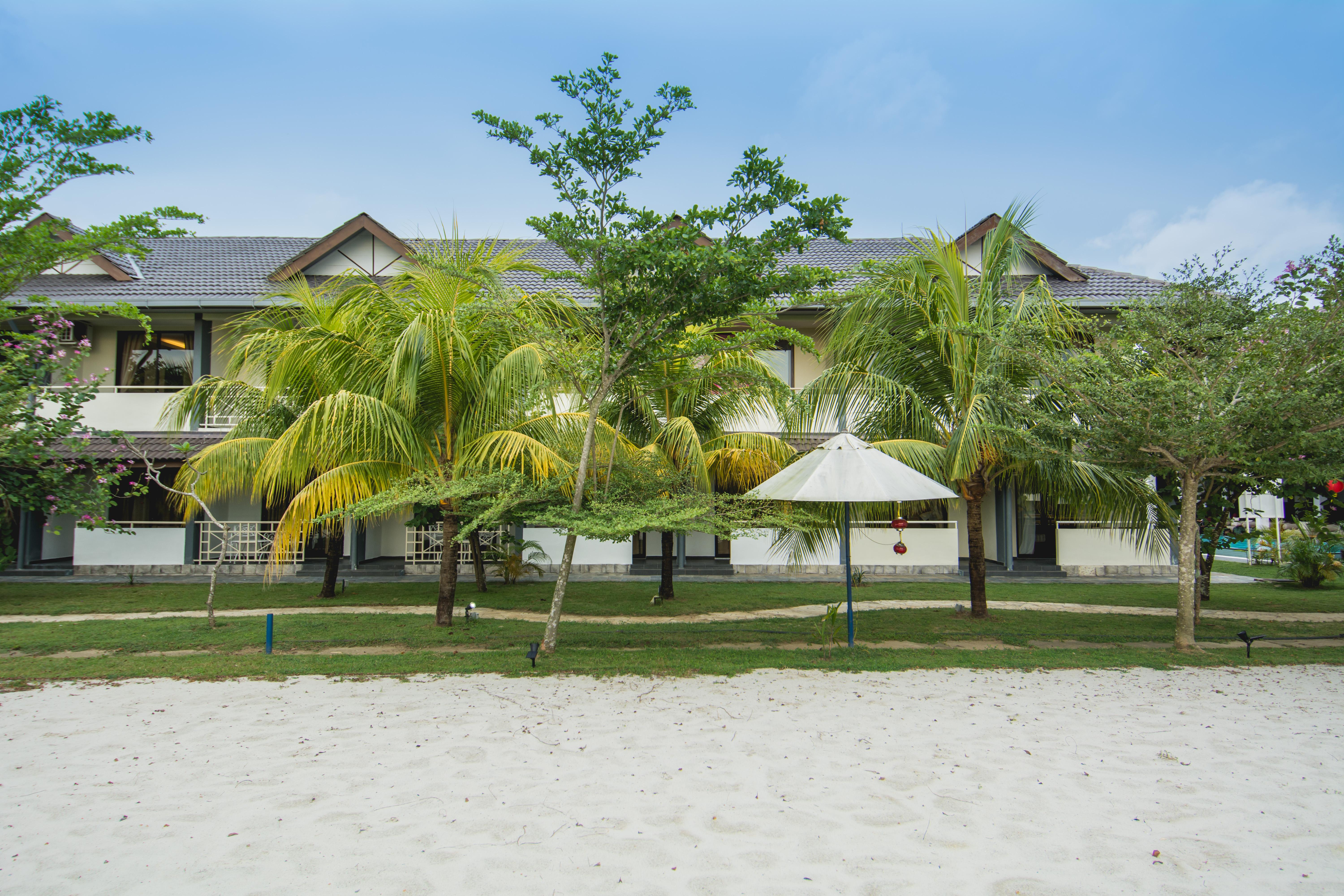 Alia Residence Business Resort Padang Mat Sirat Eksteriør bilde