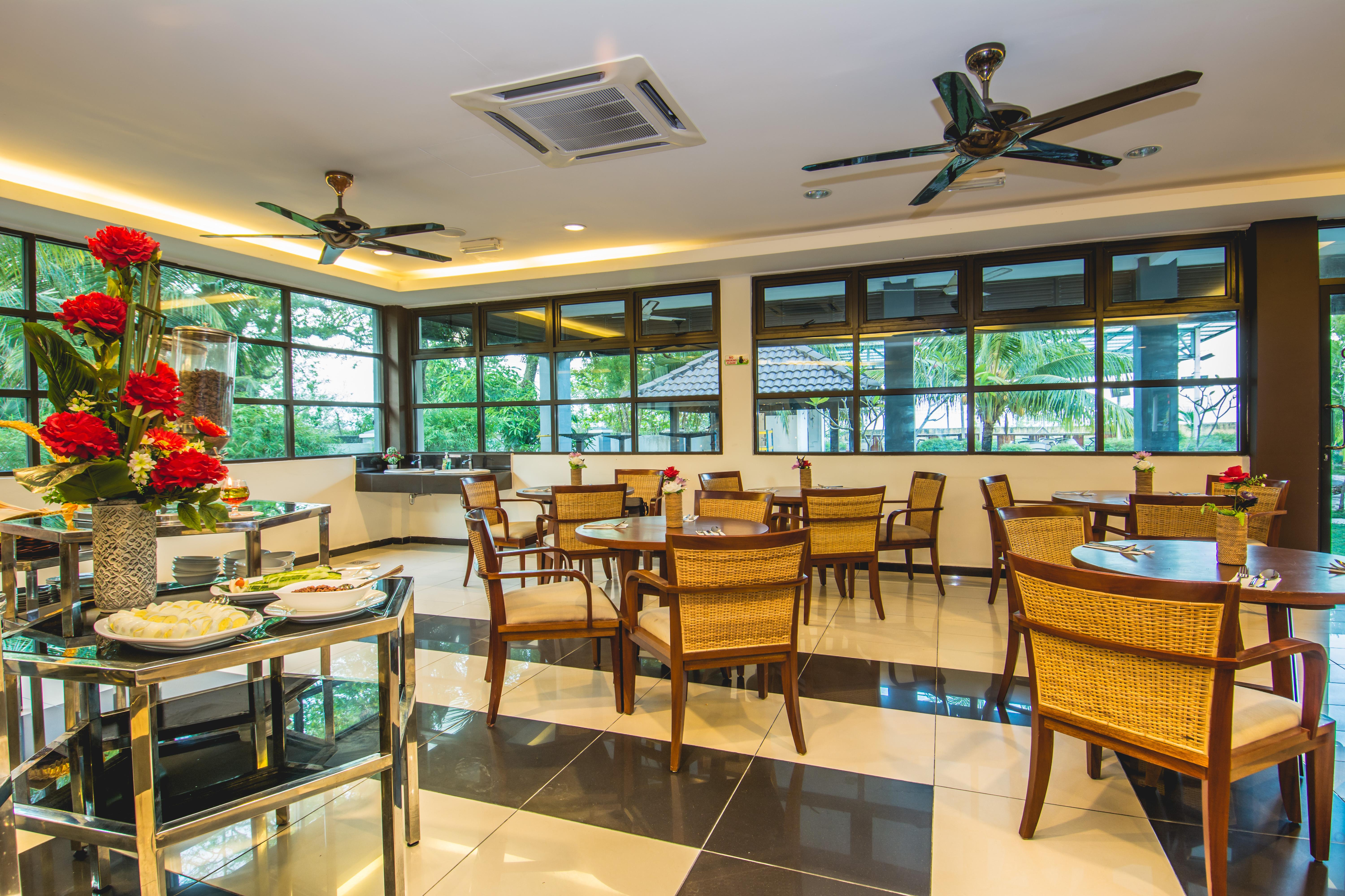 Alia Residence Business Resort Padang Mat Sirat Eksteriør bilde