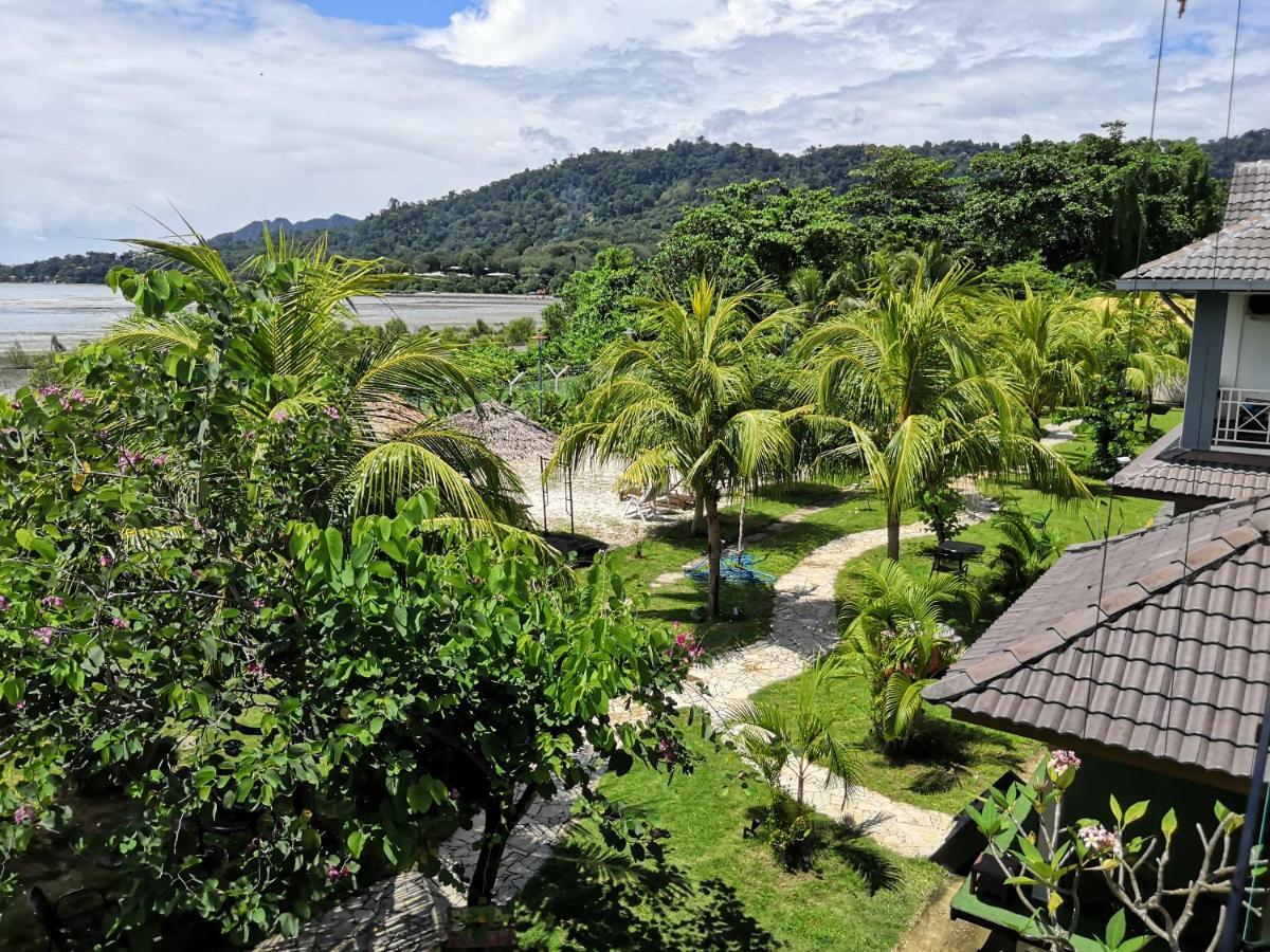 Alia Residence Business Resort Padang Mat Sirat Eksteriør bilde
