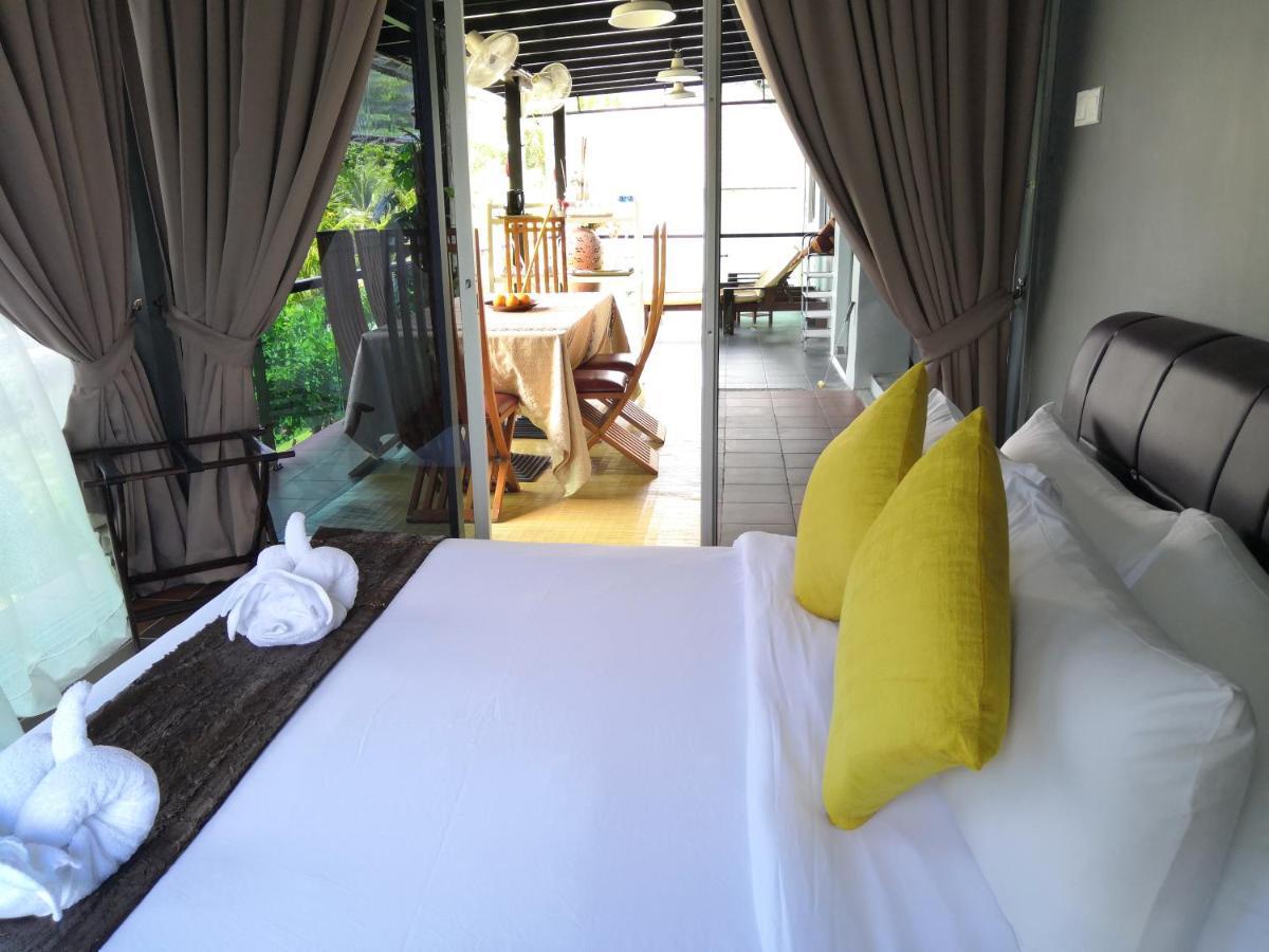 Alia Residence Business Resort Padang Mat Sirat Eksteriør bilde
