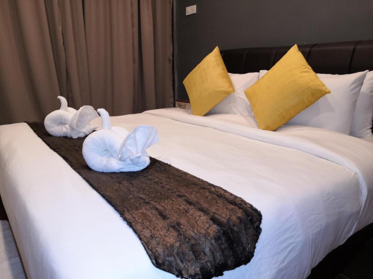 Alia Residence Business Resort Padang Mat Sirat Eksteriør bilde